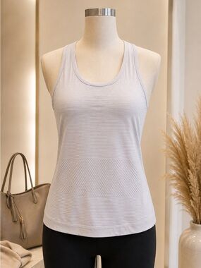 Lululemon Swiftly Tech Racerback Tank Top White Size M 8 Seamless